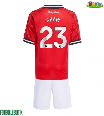 Manchester United Luke Shaw #23 Hemmaställ Barn 2025-26 Kortärmad (+ Korta byxor)